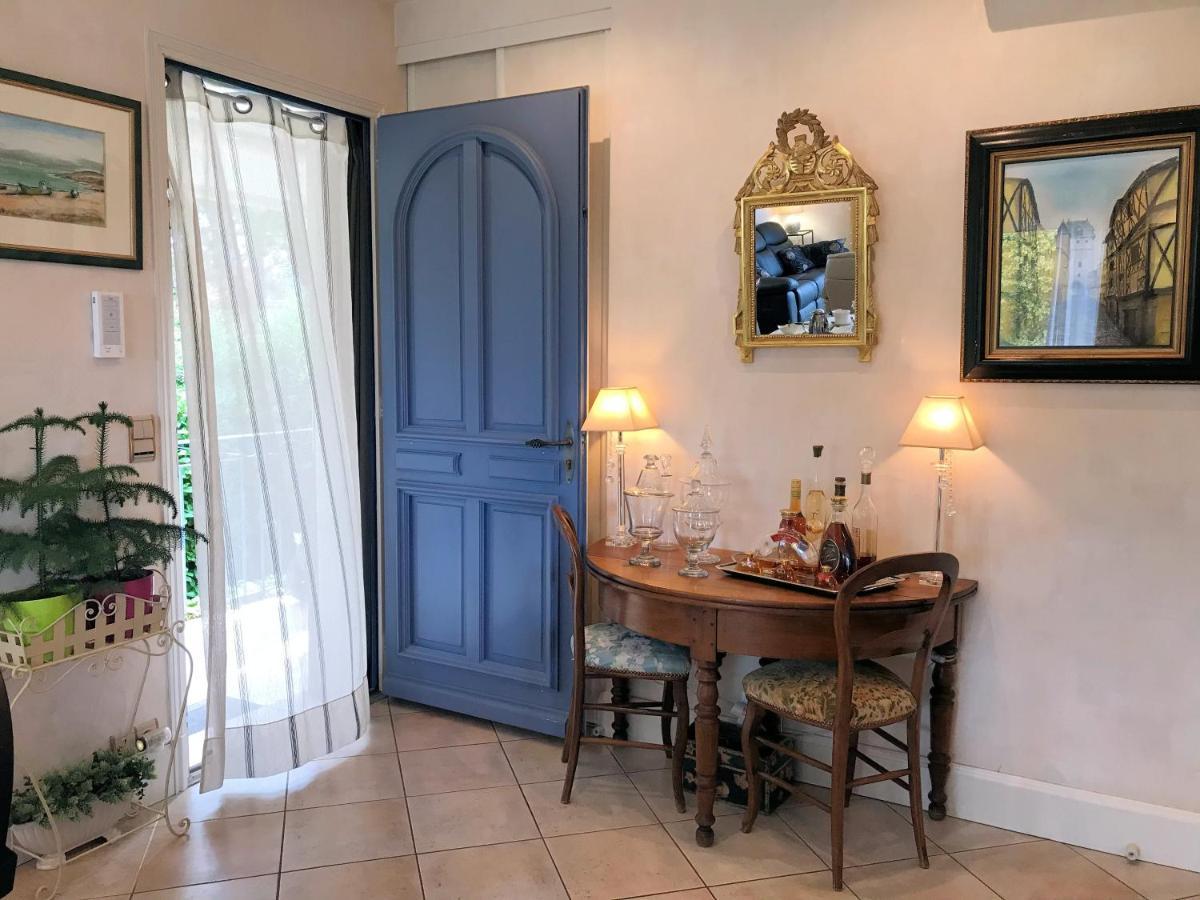 CHAMBRE D'HOTES Les Volets Bleus - VILLA L'OLIVIER côté mer Vaux-sur-Mer Exterior foto